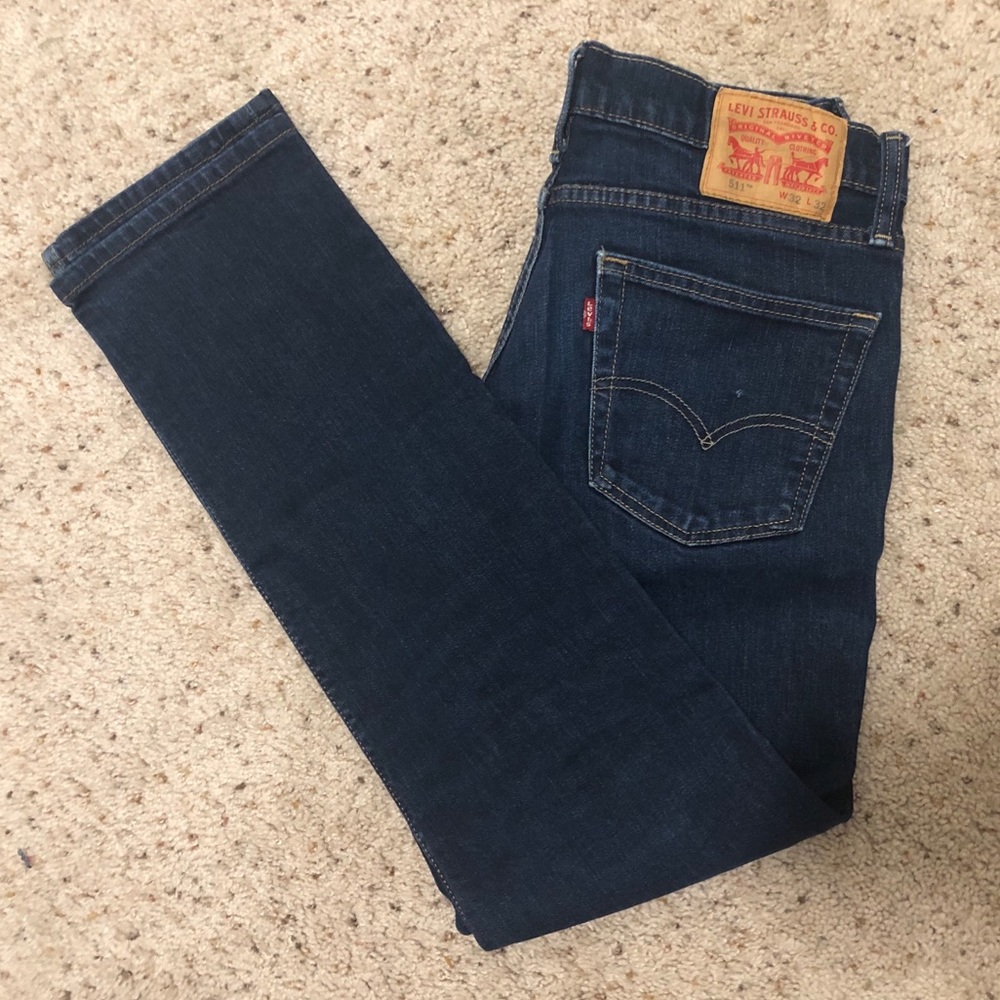 Levi’s 511 W32 L32 blue washed shade.